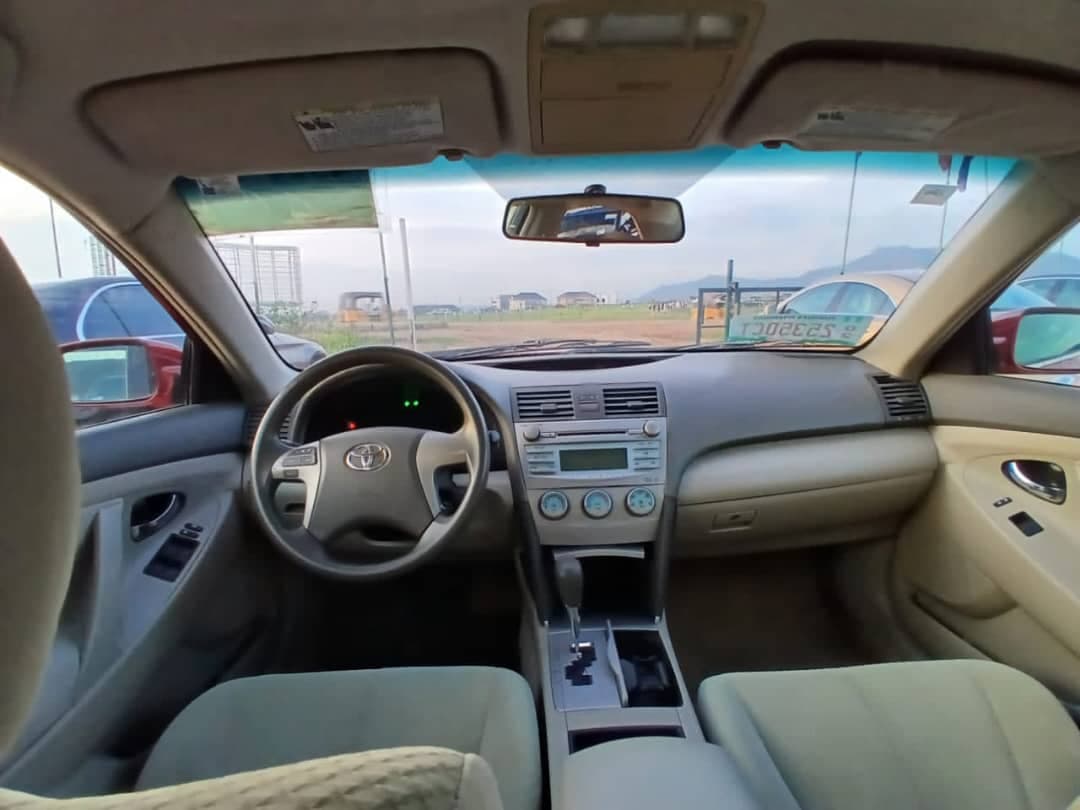 Toyota camry LE thumb 6