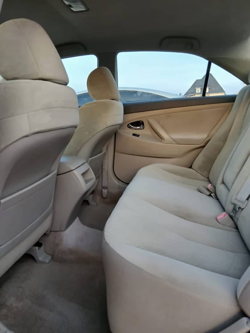 Toyota camry LE thumb 5