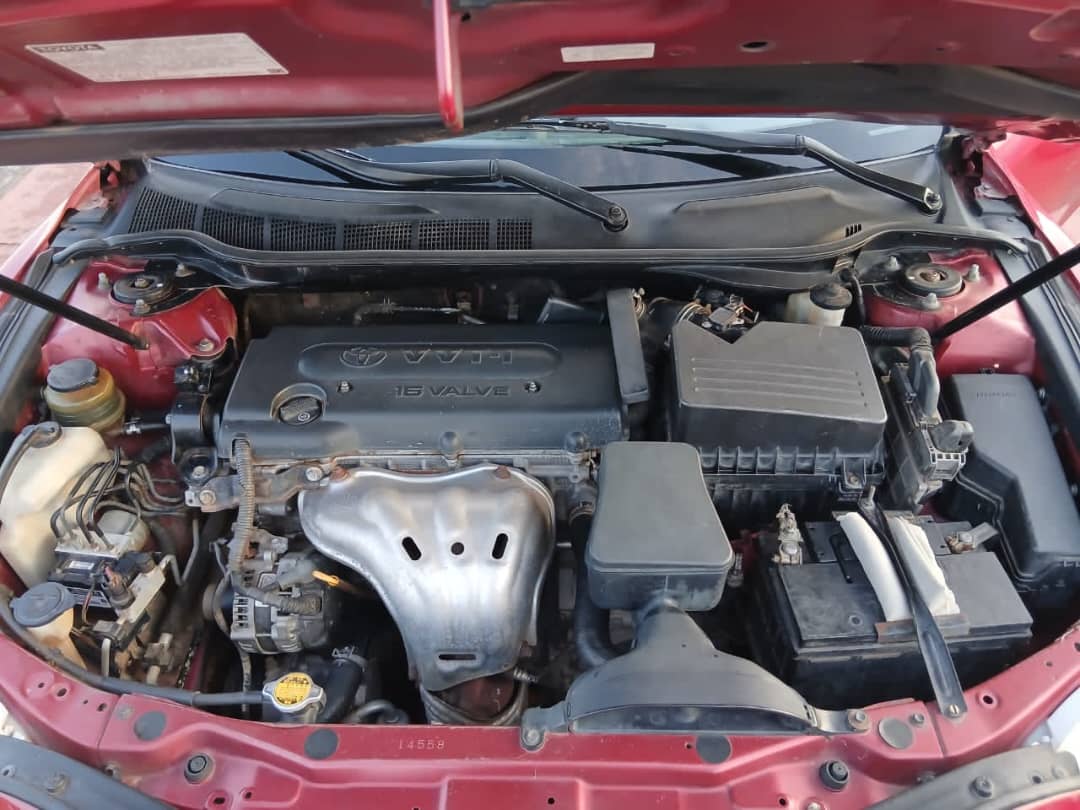 Toyota camry LE thumb 4