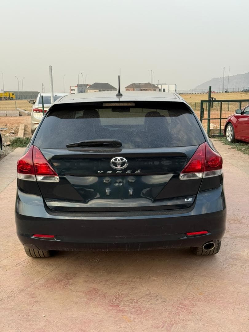 Toyota venza LE 2013SL thumb 2