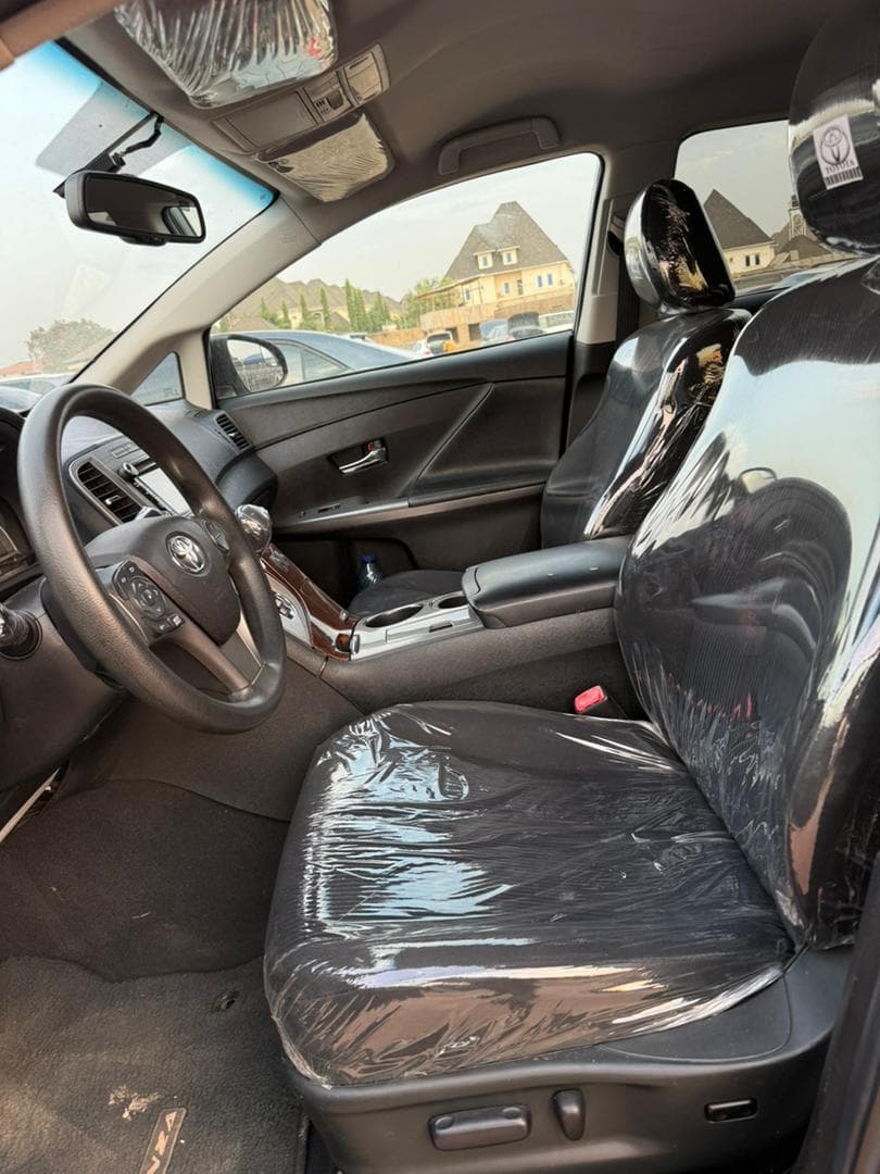Toyota venza LE 2013SL thumb 4