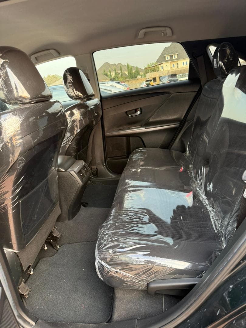 Toyota venza LE 2013SL thumb 5